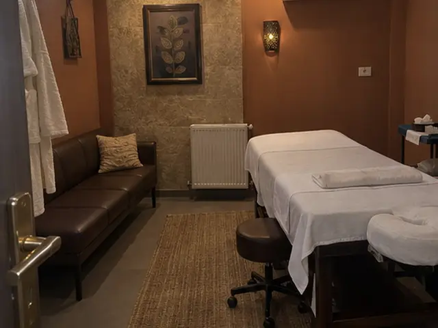 Deri kanepeli, halılı masaj odası — Bahçelievler, Masaj Salonun