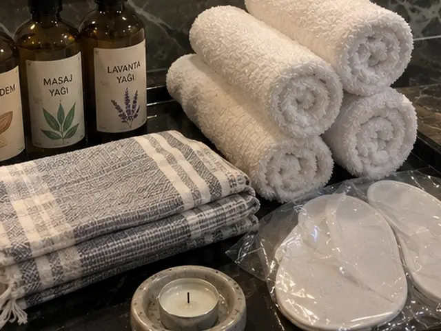 Masaj ve lavanta yağı, rulo havlular ve ekose peştemal — Bahçelievler, Masaj Salonun
